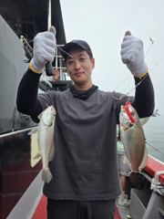 조황사진 - 8월 15일 인천배낚시 덕적호 조황사진 - 인천배낚시 인천우리바다낚시-인천 우럭 대광어 농어 쭈꾸미 갑오징어 선상바다낚시 사진