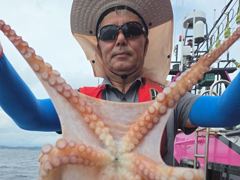 공현진 22인승 뉴창명호 대왕문어 대대박 사진