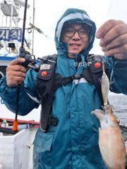 10/ 24일 군산 낚시터미널 엄지척호 쭈꾸미·갑오징어 사이즈좋은~~ 망태기 조황입니다!